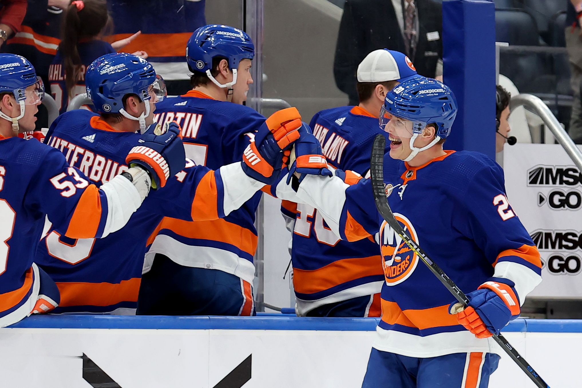 For the first time since 1994, the Knicks, Nets, Islanders, Devils and  Rangers have all made the playoffs 🤯 First time since 2007 that…