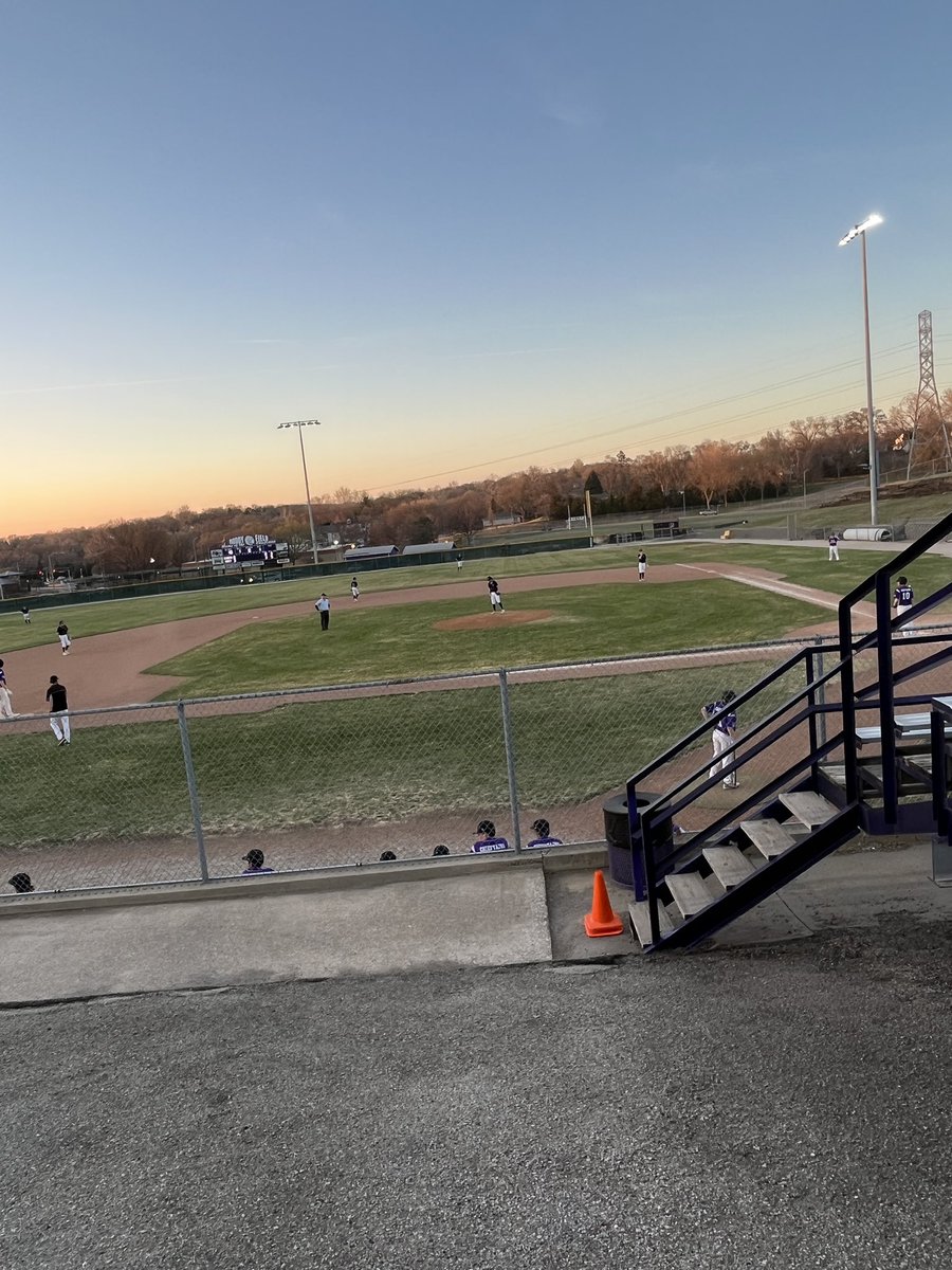 Beautiful night for a baseball game! Reserve jumps out to an early lead over Elkhorn North! <a href="/B_EastBaseball/">Bellevue East Baseball</a> <a href="/BEastAthletics_/">Bellevue East Athletics</a>