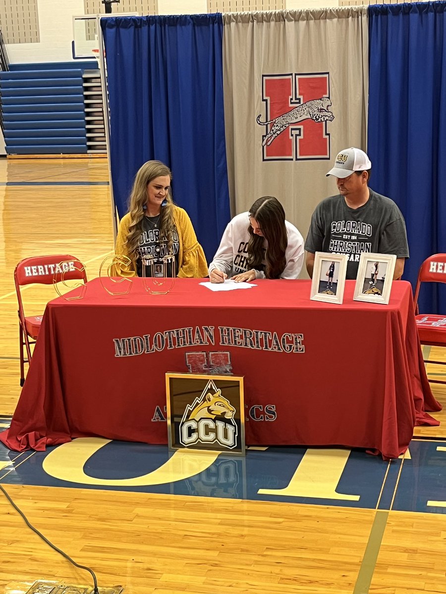 Signing day!!! 💙💛
<a href="/ccu_wbb/">CCU Womens Basketball</a> <a href="/TheCoachDitt/">Diane Thompson</a> <a href="/MHHSGirlsBB/">Heritage Girls BB</a>