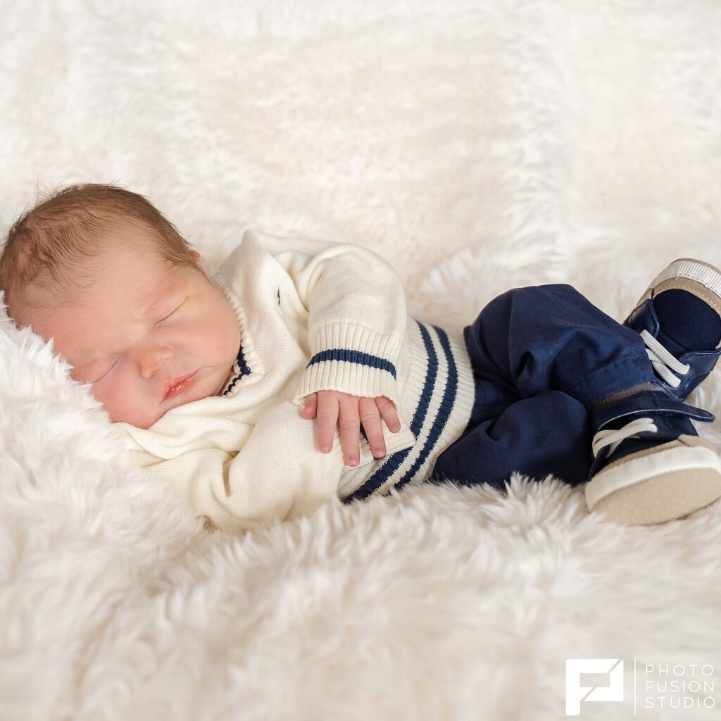 PhotoFusionAZ's tweet photo. Capturing those first few weeks of a new life is such a special moment. The way their tiny fingers curl around yours, the softness of their skin, and the way they sleep so peacefully. These photos will be treasured for years to come - not just by you, bu… https://t.co/7uQ42O6Sxp https://t.co/gzGSxyeKeF
