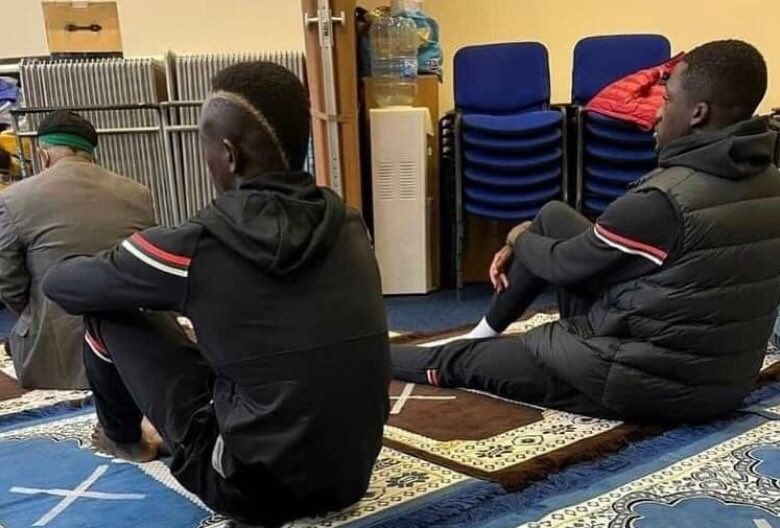 KonateFC's tweet photo. We stand with Sadio Mané. ❤️ https://t.co/DnAZal6kF6