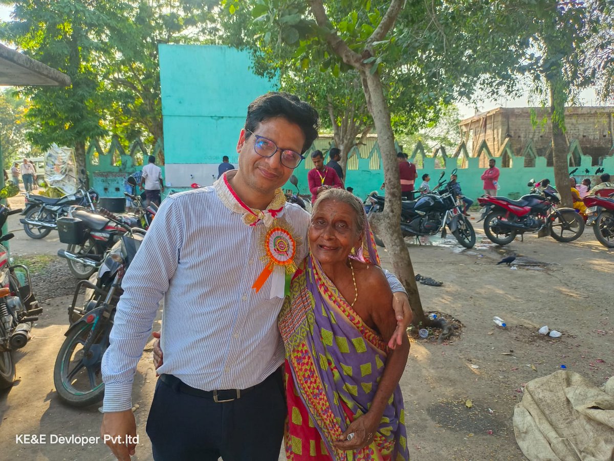 Dr_SRamchandani's tweet photo. କେନ୍ଦ୍ରାପଡ଼ା ରୁ  ଏକ ଟଙ୍କିଆ କ୍ଲିନିକ୍ ରୁ 100 ଟଙ୍କା ରୋଜଗାର କରି ଫେରିଲି,100 ରୋଗୀ ଙ୍କ ଆଶୀର୍ବାଦ ନେଇ ଫେରିଲି https://t.co/YbRwotiC5w