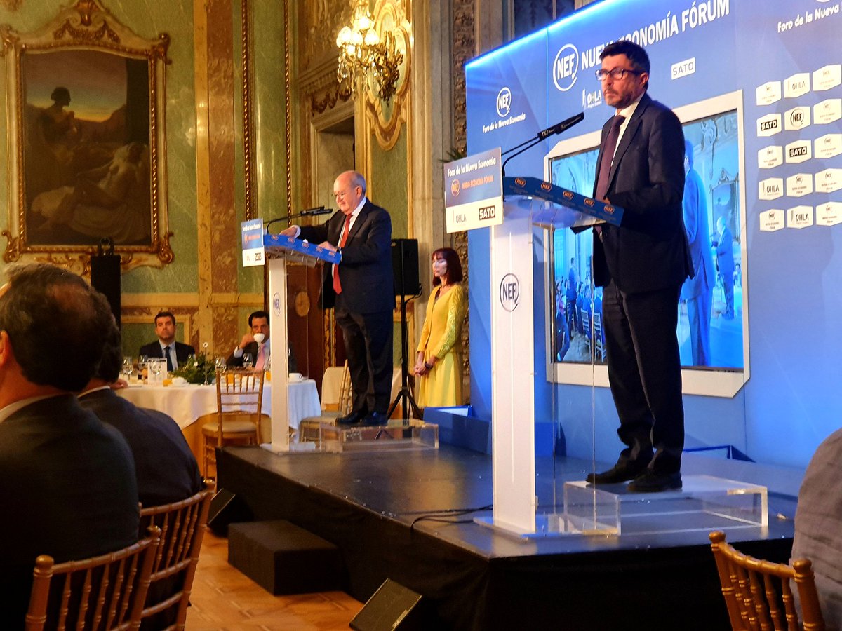 anen_nautica's tweet photo. Arrancamos el jueves en el Foro de la Nueva Economía, con el Presidente de @PuertosEstado  
#lamarnosune 🌊🚢 https://t.co/HXLJRX5ylL