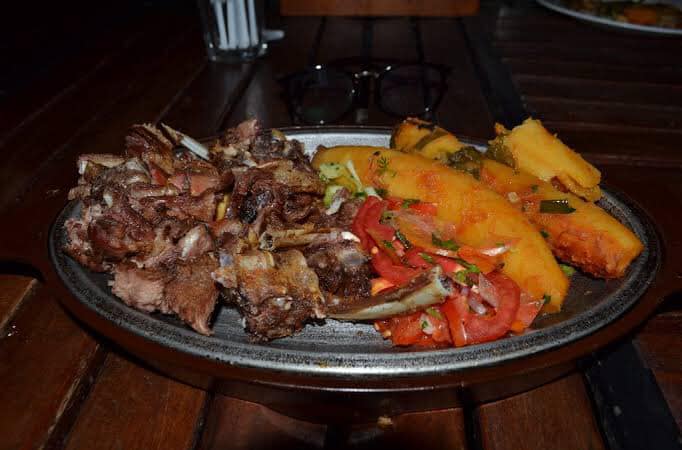 KangsHotel's tweet photo. At Kangs, our platters have hands because of the way they slap.πππ₯ #authenticcuisines #EatSipShare #food #malindikenya #karibukangs https://t.co/D3zKeWVwaz