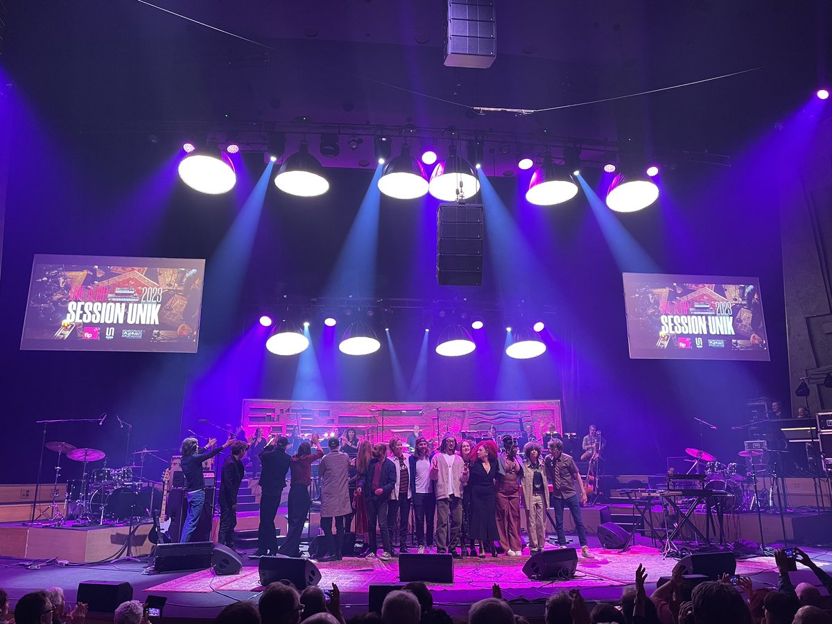 RuddyAboab's tweet photo. Une photo de famille 💗, final d’une resplendissante édition des #SessionUnik par @fipradio & @ADAMI_Artistes des duos improbables aux rencontres folles ou évidentes, merci à la force des artistes.
L’année prochaine : les 10 ans !
@SibyleVeil @boutleuxb @LaurenceBloch @DVarrod https://t.co/VppjHR5S8P