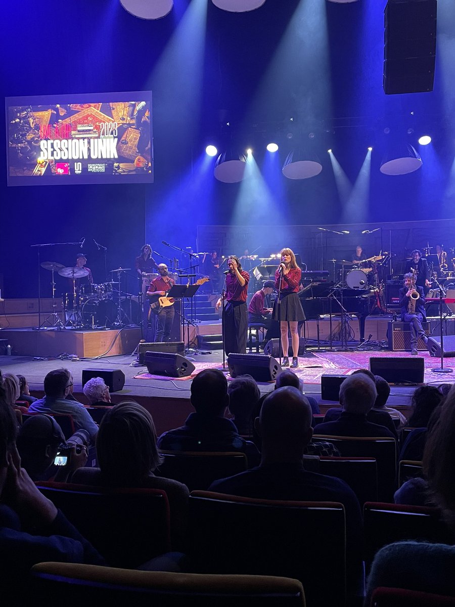RuddyAboab's tweet photo. Une photo de famille 💗, final d’une resplendissante édition des #SessionUnik par @fipradio & @ADAMI_Artistes des duos improbables aux rencontres folles ou évidentes, merci à la force des artistes.
L’année prochaine : les 10 ans !
@SibyleVeil @boutleuxb @LaurenceBloch @DVarrod https://t.co/VppjHR5S8P