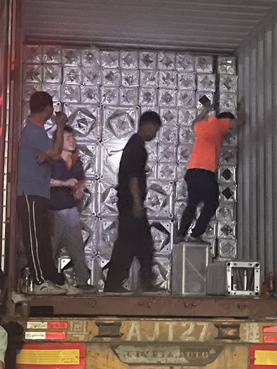 stage_truss's tweet image. Shipping day #stagetruss  #eventstage #aluminumtruss #stage #lightingtruss  #tryssstructure #stagedesigng #rigging #rigginglife #globaltruss #stagelighting #stagelight #stageequipment #eventrental #weddingrental ##audios #partyrental #weddingrentals #stagelighting #eventos