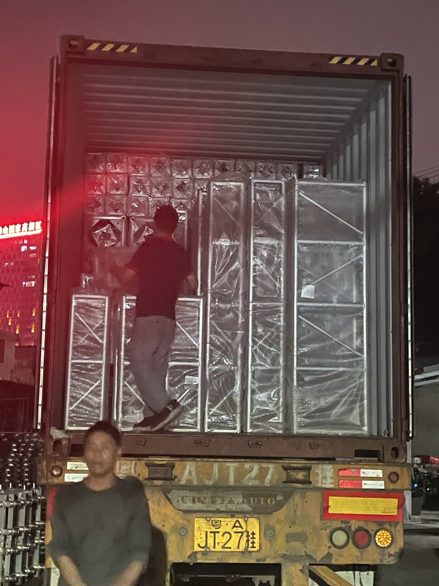 stage_truss's tweet image. Shipping day #stagetruss  #eventstage #aluminumtruss #stage #lightingtruss  #tryssstructure #stagedesigng #rigging #rigginglife #globaltruss #stagelighting #stagelight #stageequipment #eventrental #weddingrental ##audios #partyrental #weddingrentals #stagelighting #eventos