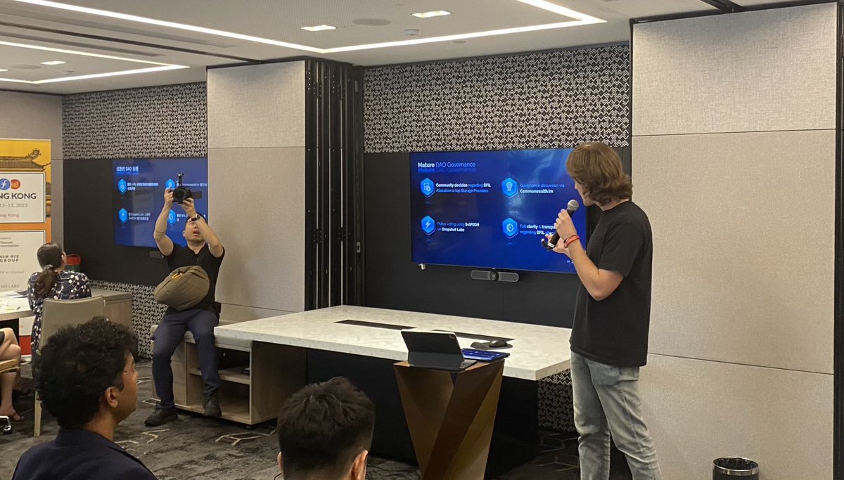 RegularMarek's tweet image. At the @FilFoundation #DeFi demo day! Our colleague @fla1white is dropping alpha on why @H2O_data ‘s LSD $psdnFIL will soon be the best #DataFi protocol on the @Filecoin ecosystem. 

@H2O_data is becoming the reserve asset for the data economy and governed by the $PSDN token.