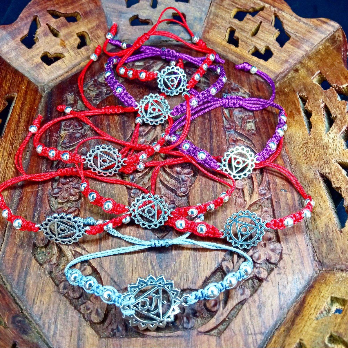 BadHeartMex's tweet photo. #vishudda o el #chakra de la garganta, ayuda a que todo lo que digas sea decretado y cumplido. 
#handmadejewelry #handmadebracelets #handmadewithlove #PiezasDelMalCorazón💜🕉️🕉️ https://t.co/Q27ue1pM32