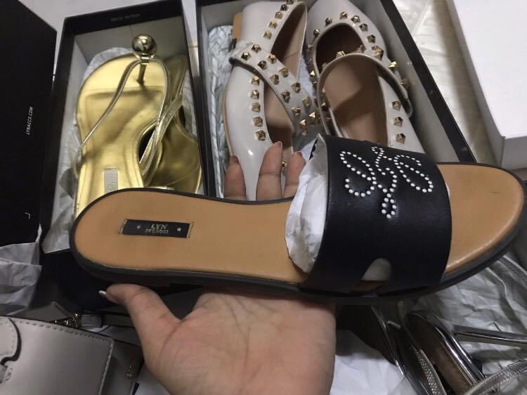 Joyjoy_Stm's tweet photo. ปล่อยlynแท้ ราคา300 บาทรวมส่ง ไซส์40
อุปกรณ์ครบกล่อง #lyn #รองเท้ามือสองของแท้ https://t.co/A3FgjjO1ER