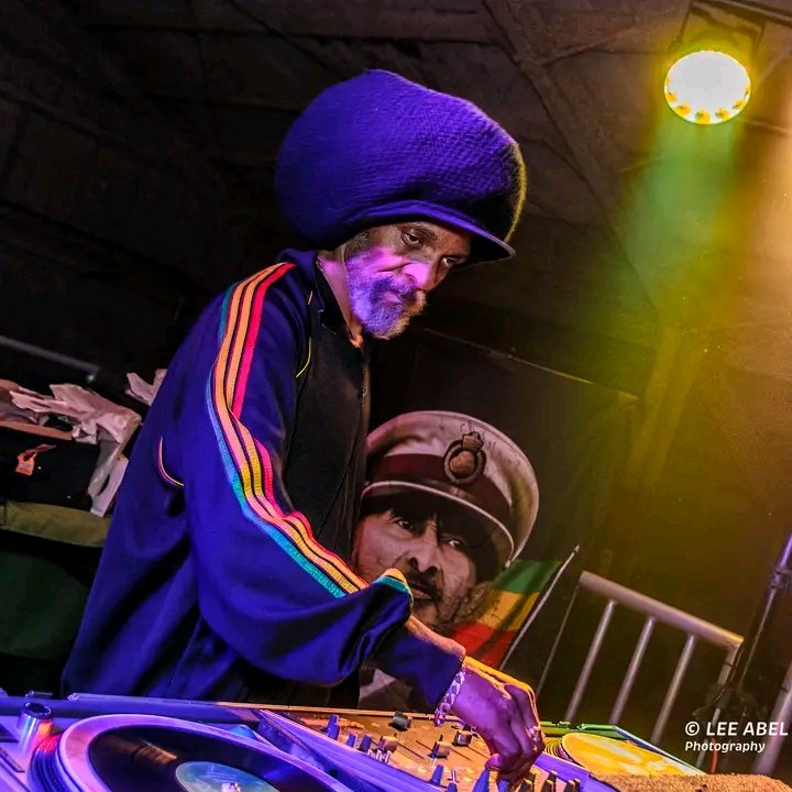 ReggaeRadio_ug's tweet photo. Dedicate today and all the time you have forward to celebrating the life and works of a legend that passed on yesterday.
Jah Shaka the zulu warrior 💔🕊️

Photo courtesy 📸: Lee Abel https://t.co/3lOoFYhrmE