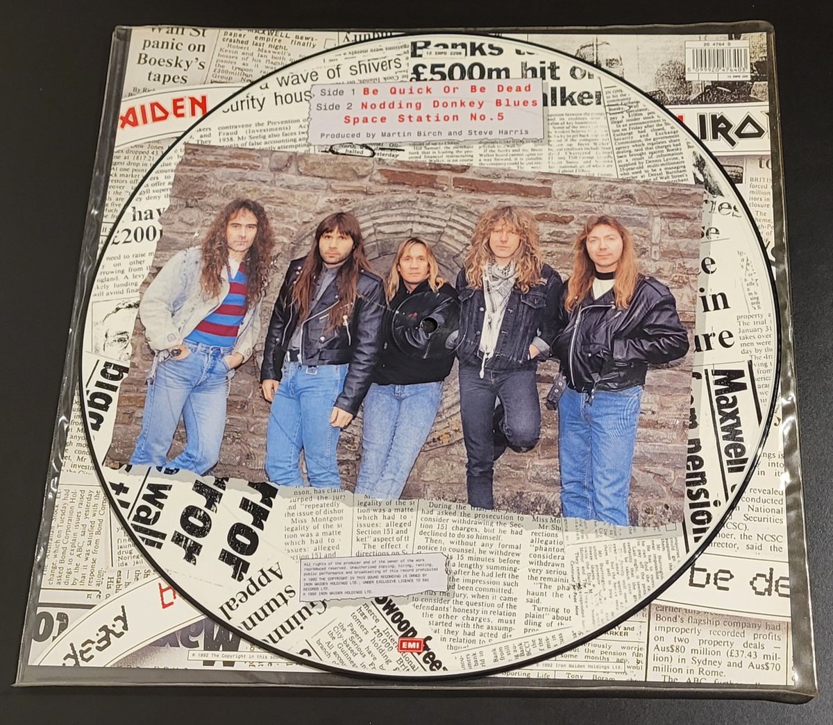 DavidGTato's tweet photo. El 13 de abril de 1992 @IronMaiden sacaba a la venta Be Quick Or Be Dead, el primer single del álbum Fear of the Dark
#IronMaiden #BeQuickOrBeDead #NoddingDonkeyBlues #SpaceStationNo5 #DerekRiggs #PictureDisc #UptheIrons #MyIronMaidenCollection https://t.co/czOmYSOSFe