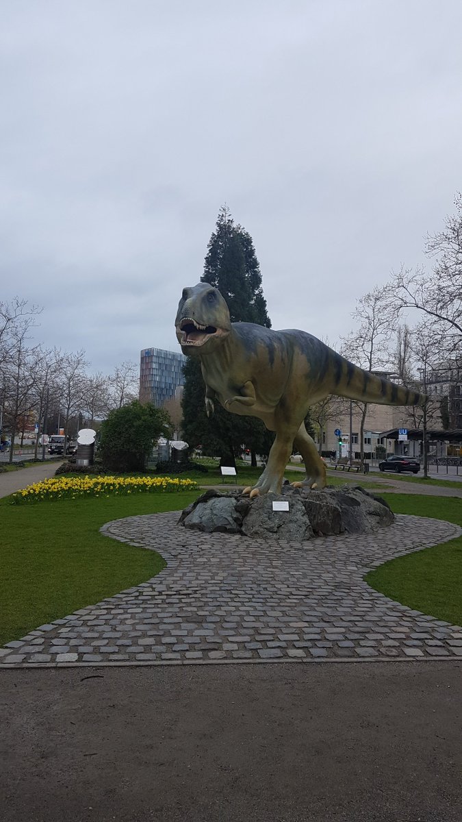 mathcitymap's tweet image. Start of the #mathcitymap seminar at @goetheuni in summer semester 2023! 🤩

Let's discover #Frankfurt from the perspective of #mathematics 😎🤓

@kmkpad #iteachmath #twlz