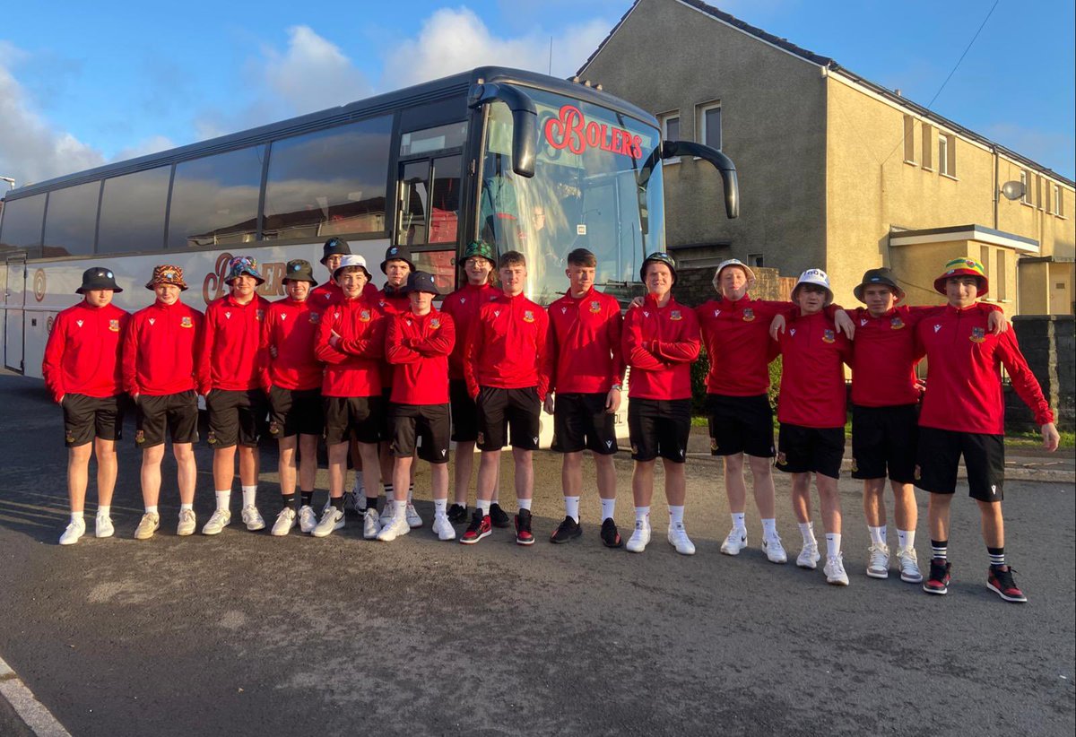 Garndiffaithmj's tweet photo. 🔴⚫️The 16s en route to Spain 🇪🇸 on tour, have a good one lads #UTT100 https://t.co/GYhpL5vyZp