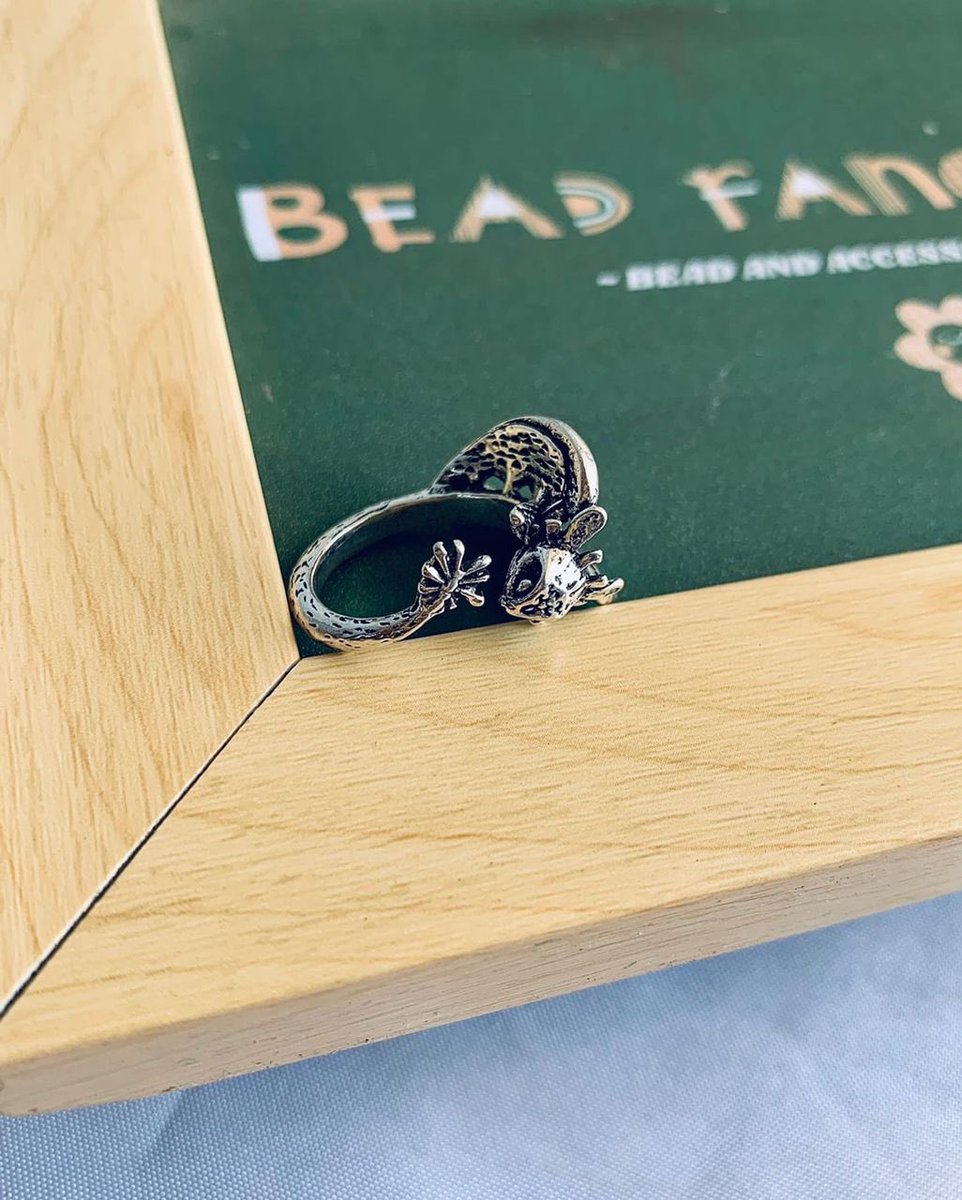 beadfancyng's tweet photo. Goth rings ❤️‍🔥❤️‍🔥
𝗣𝗥𝗜𝗖𝗘: 1st frame - 5,000
2nd frame - 3,000
3rd and 4th frame - 2,500
#fancytrybe #gothfashion #gothjewellry #abujagothring
#Opay https://t.co/xoM9FXXffs