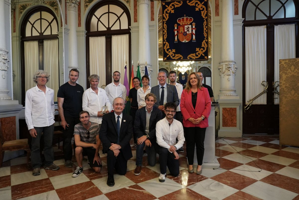 Ayer el alcalde, <a href="/pacodelatorrep/">Paco de la Torre</a>, junto a la edil de Promoción de la Ciudad y Captación de Inversiones, Rosa Sánchez, recibió a una delegación de tripulantes, socios y proveedores de soluciones de ‘The Arch’, evento europeo para la transición ecológica

#MarcaMálaga