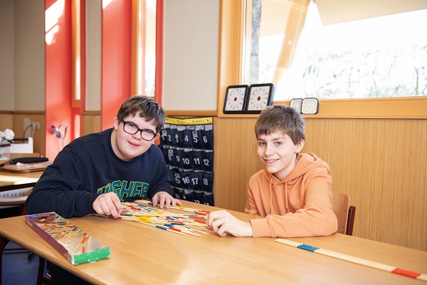 Reportage over uitwisseling tussen leerlingen met en zonder een verstandelijke beperking bij #DeBlauweBloem #integratieklas op het #NovalisCollege in Eindhoven 
#voortgezet onderwijs #integratie #MBSEindhoven

klik.org/nieuws/nieuws-…