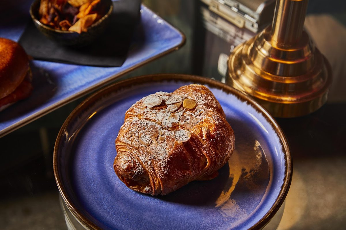 controlroomb's tweet photo. Rise and shine! Step into the 1950s in Control Room B from 10am and enjoy a selection of coffees, bagels and pastries, all served in the unique and historic setting of Battersea Power Stationโ๐ฅฏ #controlroomb #batterseapowerstation #breakfast https://t.co/NOHrz0HY8v