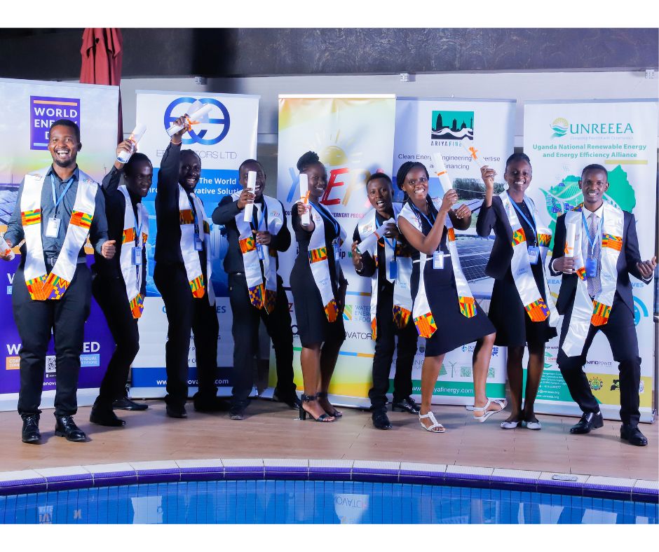 Eenovators's tweet image. #issathrowback
Celebrating the achievements of the Youth in Energy Empowerment Program!  Recognizing these inspiring individuals and their hard work. #YEEP #Throwbackthursday