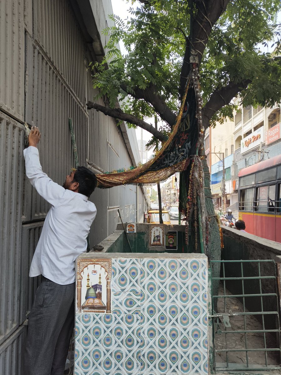 acp_c4's tweet photo. @Akhilesh_sbd @GHMCOnline @CommissionrGHMC @CEC_EVDM @GadwalvijayaTRS @ZC_LBNagar @DC_LBNagar Respected citizens
Removed the flag in boundary wall ai l b nagar flyover circle 4, l b nagar

acp_4 ghmc https://t.co/D3ORPEgg7R