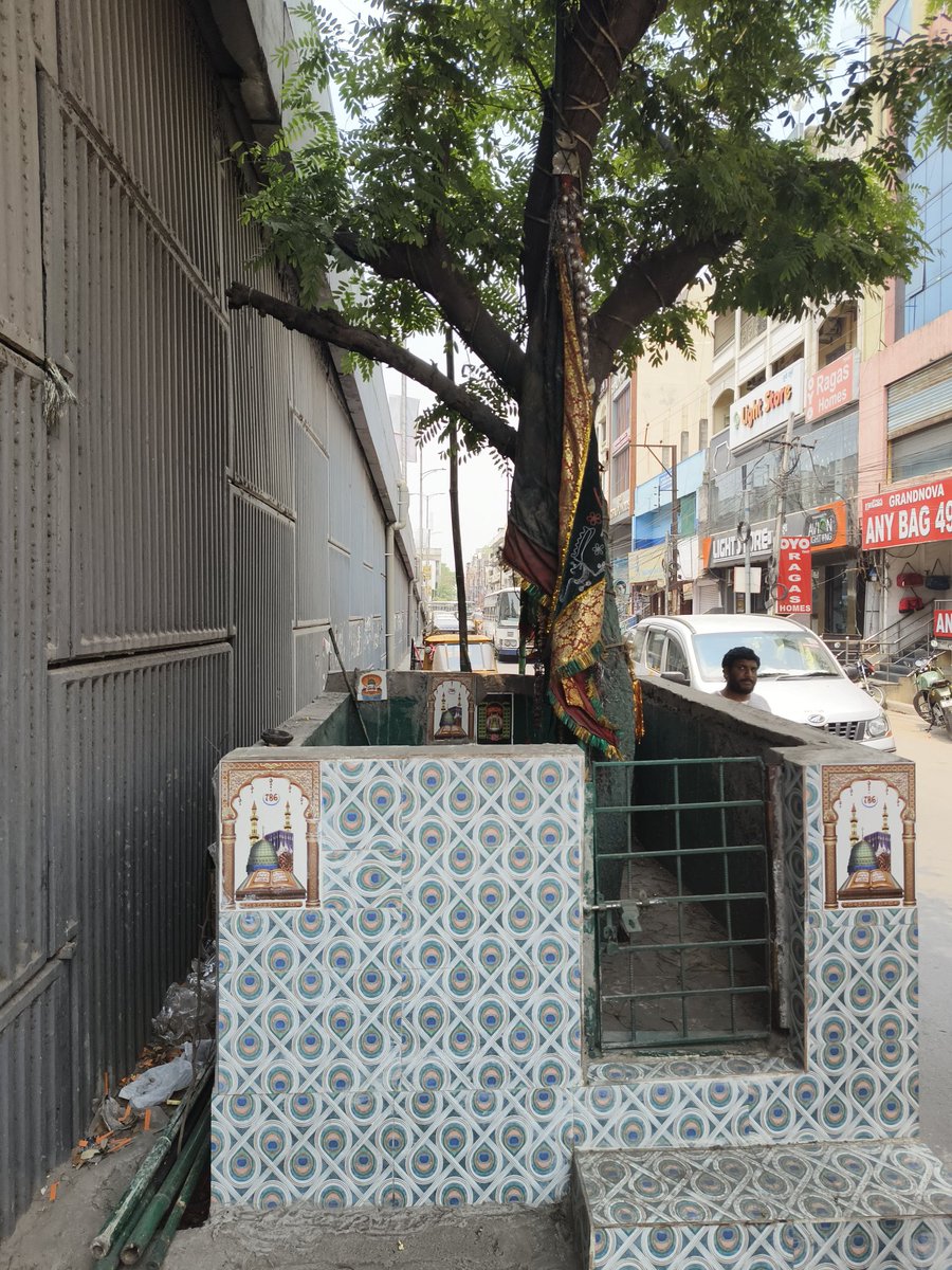 acp_c4's tweet photo. @Akhilesh_sbd @GHMCOnline @CommissionrGHMC @CEC_EVDM @GadwalvijayaTRS @ZC_LBNagar @DC_LBNagar Respected citizens
Removed the flag in boundary wall ai l b nagar flyover circle 4, l b nagar

acp_4 ghmc https://t.co/D3ORPEgg7R