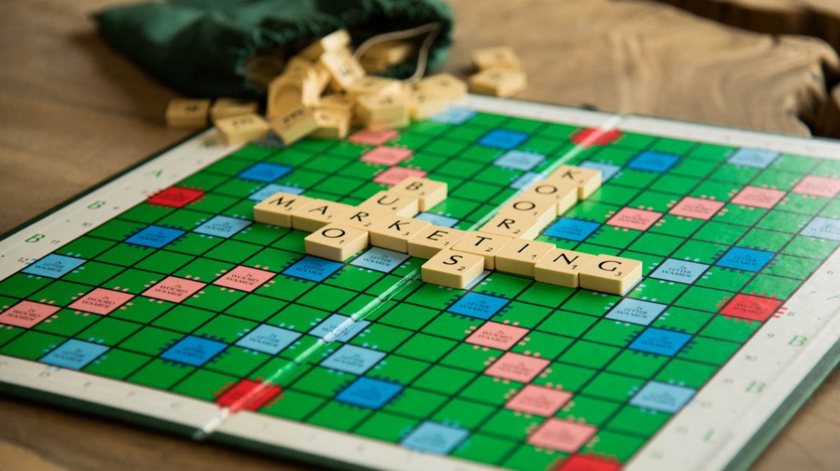 burokoorts's tweet photo. Bij Buro Koorts houden we wel van een spelletje! En toveren met woorden doen we natuurlijk elke dag... Wat is jouw favoriete (bord)spel? #scrabbledag #woorden #tekst https://t.co/RcAlWcIMnc