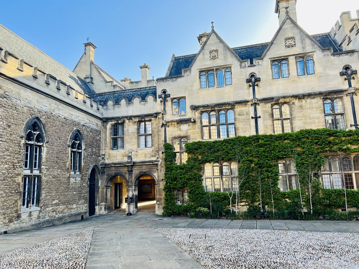 Oxford_RN's tweet photo. Day #2 of writing retreat @MertonCollege sponsored by @OxfordMedSci @OxfordBRC @OUHospitals #protectedtime @hewalthall @louisestrickl #DPhilLife #NurseledResearch https://t.co/L6IGuPzpCK