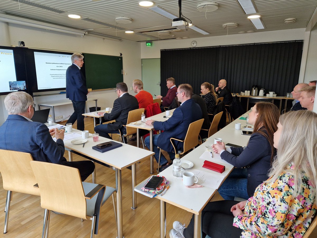 Loimaan kauppakamariosaston kevätkokous alkamassa <a href="/Ruokavirasto/">Ruokavirasto | Livsmedelsverket</a> Pekka Järvisen puheenvuorolla ihmisten johtamisen kriittisistä kysymyksistä. <a href="/kauppakamaritku/">Turun kauppakamari</a> #loimaa