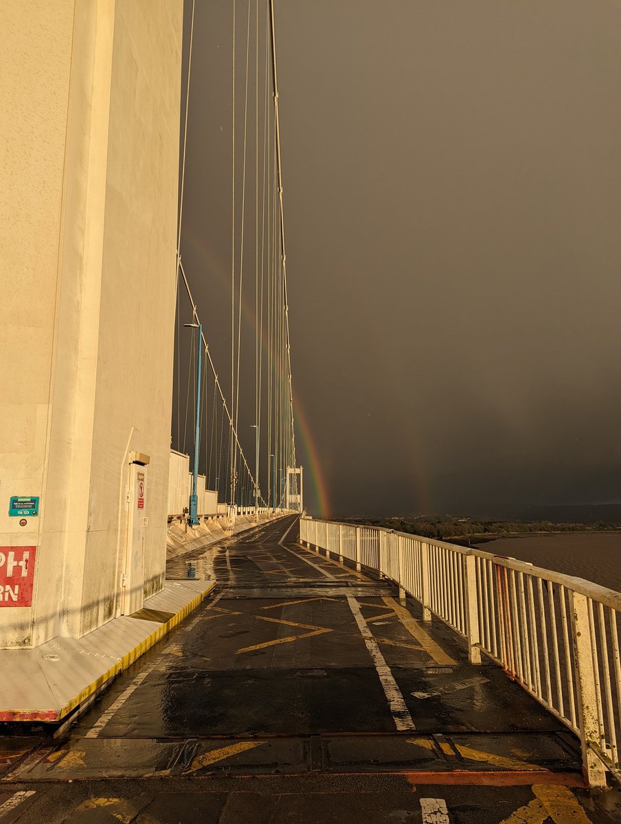 TomBolton10's tweet photo. Moments before being engulfed by a massive hail storm on the Severn bridge 20km into The Shifty 300 audax 🥶 #audaxclubbristol #gwraudax #wills_hills #audaxuk https://t.co/RBtjtMSxvy