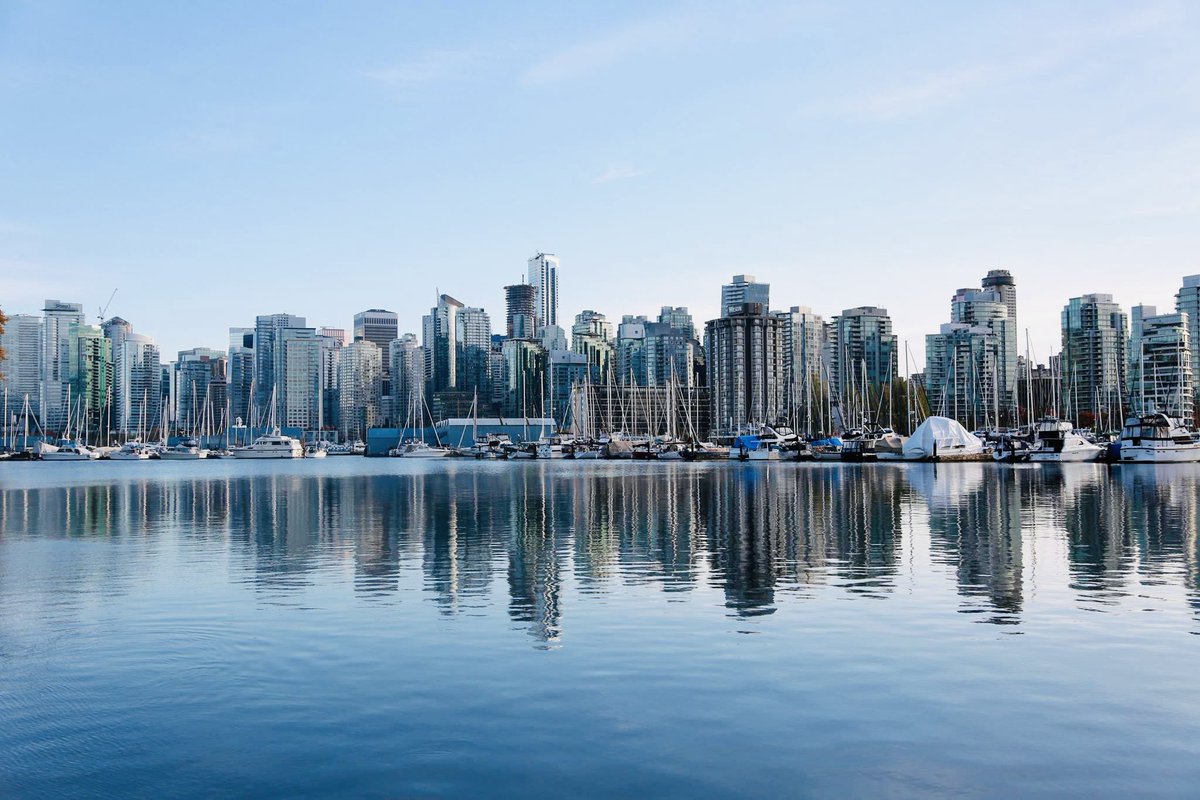 Jeditutor's tweet photo. Vancouver BC after a Canucks game. #jeditutor #nhl #vancouver #canucks #cityscape #ocean #Canada https://t.co/gjReLpEIcA