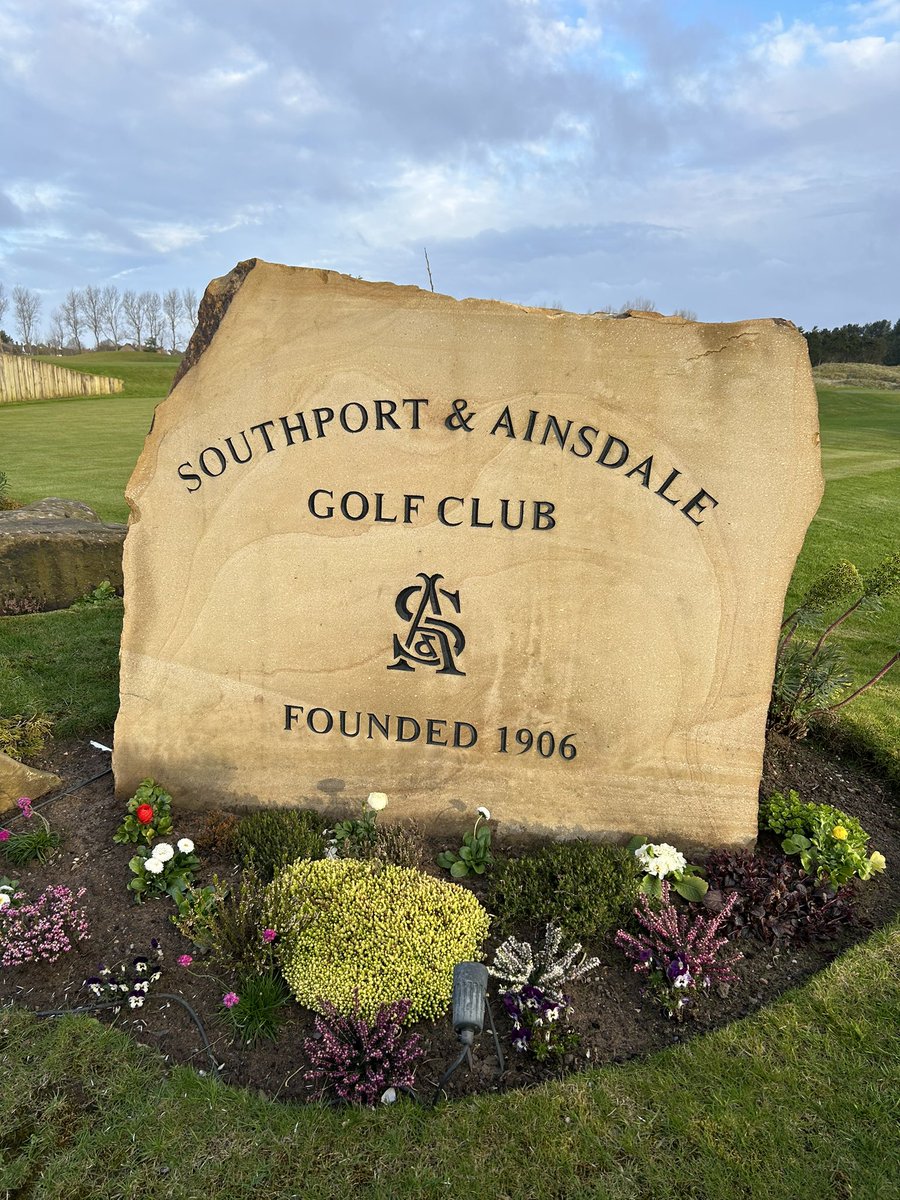 Chinnycub's tweet photo. Down @SandAGolfClub today refereeing for the @RoseLadiesGolf #RoseLadiesSeries 
@JustinRose99 
A bit breezy but looking great out there 👍👍 https://t.co/BcaM3xMmR6
