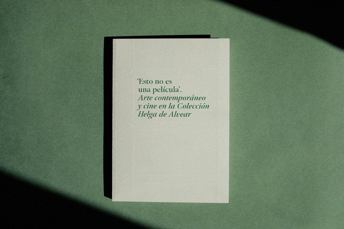 FranziskaStudio's tweet photo. Diseño de catálogo para la exposición 'Esto no es una película. Arte contemporáneo y cine en la Colección Helga de Alvear', comisariada por #ChemaGonzalez en @MuseoHAlvear
#Cáceres #thisisnotafilm @FilmotecaEx https://t.co/IKzt7w167r