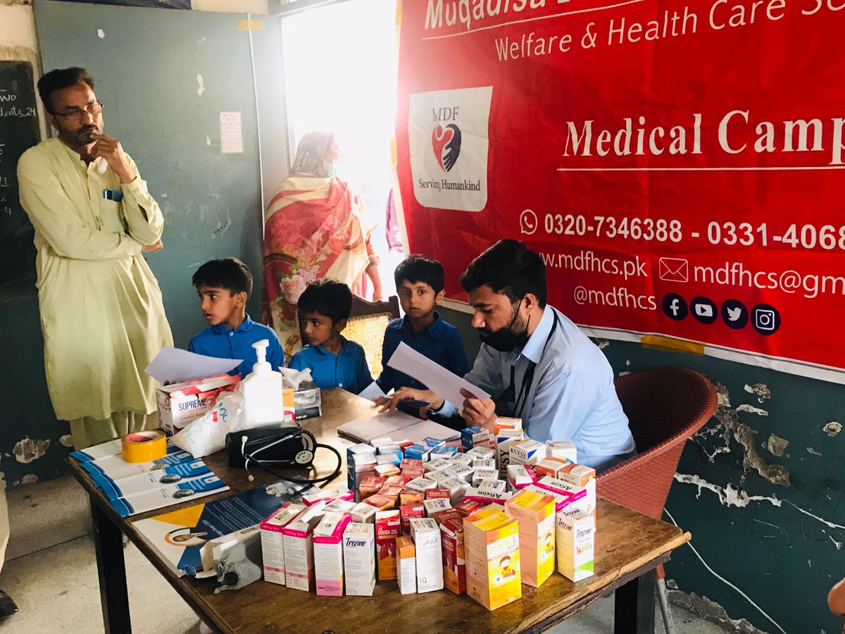 penpk's tweet photo. PEN &amp; MDF jointly set up a Medical Camp at PEIMA school, Sheikhupura. More than 150 students were thoroughly examined , and 43 were diagnosed with Eyesight issues. Students were given referral guidelines for treatment.
#healthcare #QualityEducationForAll #pen #donate #education https://t.co/IMKlV5Jzha