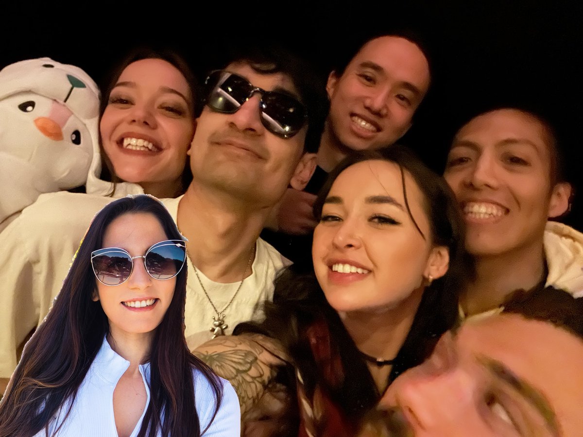 SolanaMummy's tweet image. GM fam! ❤️

I missed out on NFT NYC, but at least I have this photo to pretend I was there 🫡🔥