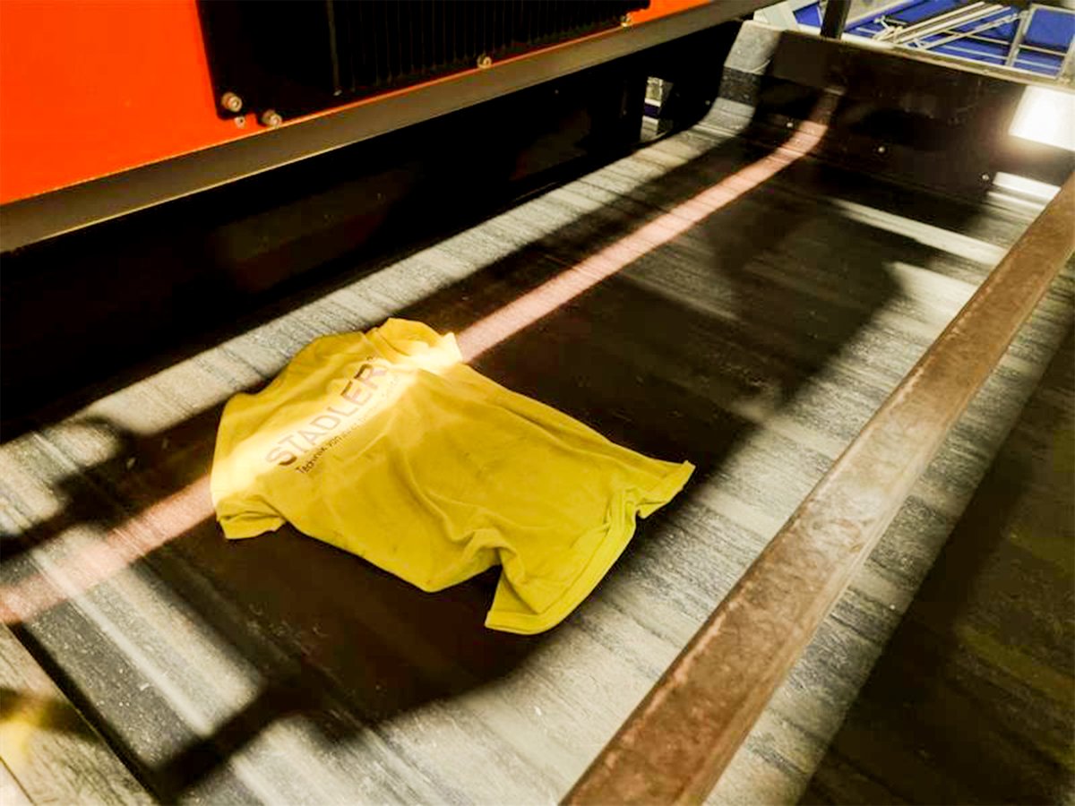 MagazineTextile's tweet image. To this day, only a tiny fraction of discarded textiles is recycled. While the clothing industry has doubled production in the last 15 years.
𝐑𝐞𝐚𝐝 𝐌𝐨𝐫𝐞: indiantextilemagazine.in/stadler-automa…
#STADLERn #automatedsorting #recycling  #textilecirculareconomy