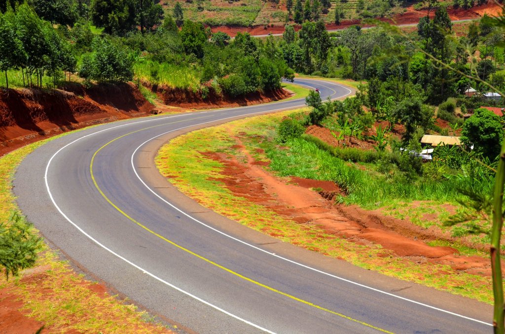 KeNHAKenya's tweet photo. Know your roads
Can you identify the road, click the link below to participate in the giveaway on our Facebook page
https://t.co/cz6f6qgT8v
#knowyourroads #Kenya #roads #GiveawayAlert #thursdayquiz #quiz #Giveaway https://t.co/WSUA5mrGoU