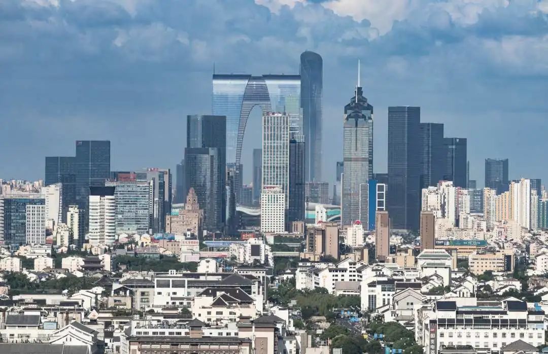 From January to February, #Suzhou saw a total of 76 new overseas #investment projects, up 61.7% YoY📈, with contracted investment standing at $547 million. 33 projects were carried out in countries &amp; regions involved in the #BRI, mainly Malaysia🇲🇾, Singapore🇸🇬, and Thailand🇹🇭.