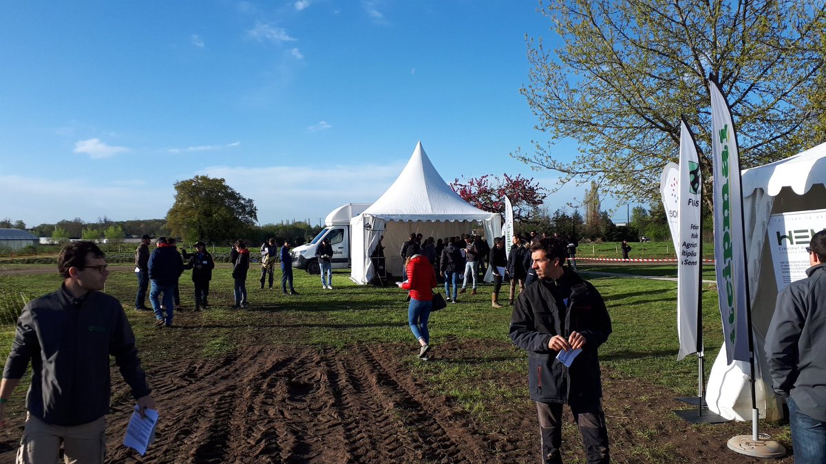 LaFNAMS's tweet photo. Et c'est parti pour #Désherb'expo by #AgroPams, sous le ciel bleu, pour l'instant...#CeuxQuiFontLesSemences #désherbage #innovation @iteipmai @VEGEPOLYSVALLEY #Hempit https://t.co/4anCdnyryv