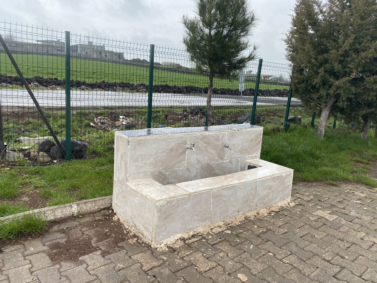 Okul bahçesindeki çeşmenin onarımı ve yenilenmesi çalışması.

<a href="/valisalihayhan/">Salih AYHAN</a> 
<a href="/NKapanoglu/">Nuri Kapanoglu</a> 
<a href="/siverekmem63/">Siverek İlçe MEM</a> 
<a href="/UrfaValiligi/">T.C. ŞANLIURFA VALİLİĞİ</a>