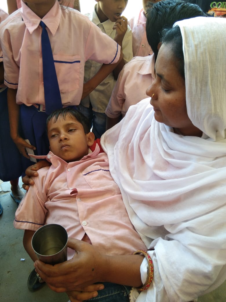 <a href="/Ravindr21923954/">Ravindra Kumar</a> <a href="/HemantSorenJMM/">Hemant Soren</a> त्राहिमाम त्राहिमाम रहम करे  दादा गरीब के बच्चों पर