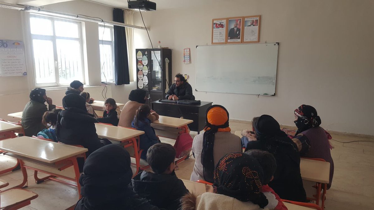 Velilerimize yönelik psikososyal destek semineri ve teknoloji bağımlılığı üzerine bilgilendirme eğitimi yapıldı.

<a href="/valisalihayhan/">Salih AYHAN</a> 
<a href="/NKapanoglu/">Nuri Kapanoglu</a> 
<a href="/siverekmem63/">Siverek İlçe MEM</a> 
<a href="/UrfaValiligi/">T.C. ŞANLIURFA VALİLİĞİ</a>