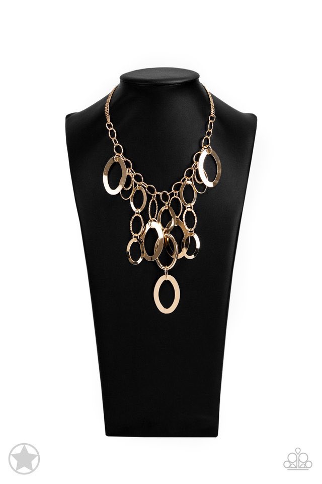 NaomiCThompson's tweet photo. Simply stunning!! Show stopping!! Come shop with me.   https://t.co/Qeqn4QWtc3 https://t.co/PnyM7Qcsk3