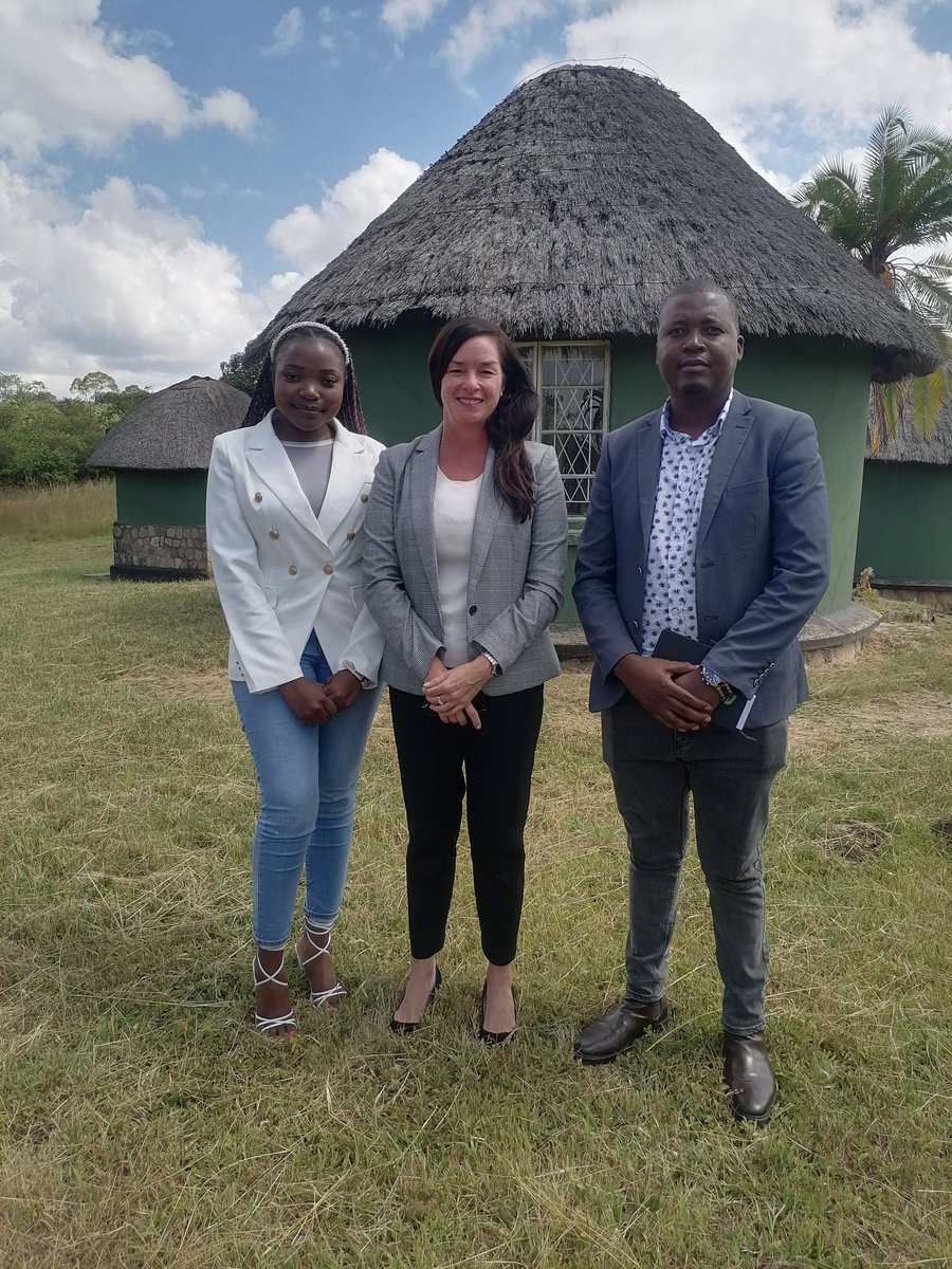 blackpepperzw's tweet photo. Yesterday I got the opportunity to interview the Acting US ambassador to Zimbabwe Elaine French.
#maturingblacksister https://t.co/BnFst1hiry