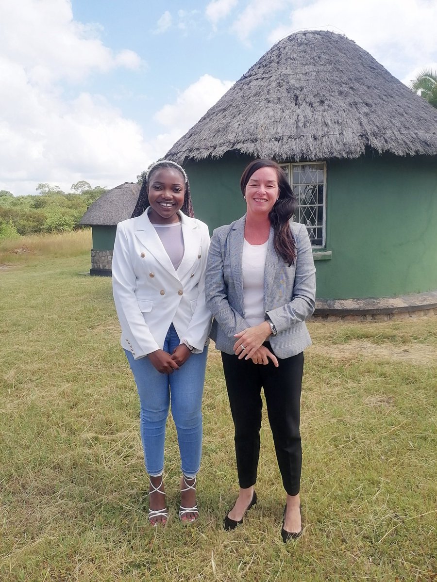 blackpepperzw's tweet photo. Yesterday I got the opportunity to interview the Acting US ambassador to Zimbabwe Elaine French.
#maturingblacksister https://t.co/BnFst1hiry