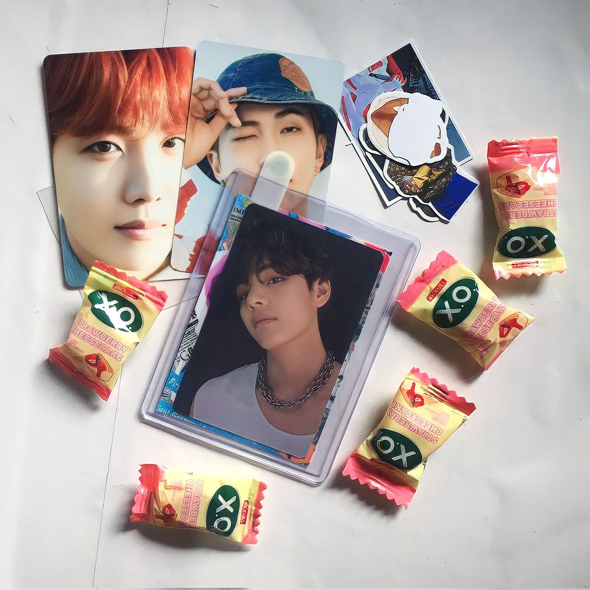 જ ✾ [ #scumpymails ] ♡♡♡

— happy mails from: @cthrnmry 💌

: ̗̀➛ taehyung chain arrived to me safelyyy po. thank youu so much for packing it well &amp; for letting me have this. thank yoii po sa freebies 😭❤️

~ until our next transaction po 🍒