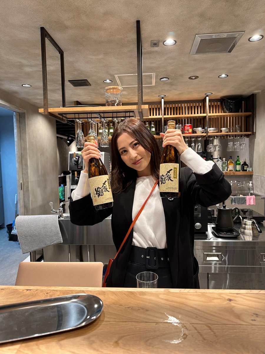 ／
🍶第1回日本酒会議🍶
DAO結果発表〜〜〜
＼

🥇「〆張鶴　純米吟醸　山田錦」✨

酒米の最高峰「山田錦」だけで造った、〆張鶴26年以上ぶりの新定番酒です。
華やかな香りとふくらみのある味わいをお楽しみください🥰

他のDAO会議覗いてみる👀↓
niigata.oo-space.ooo/discussion_the…