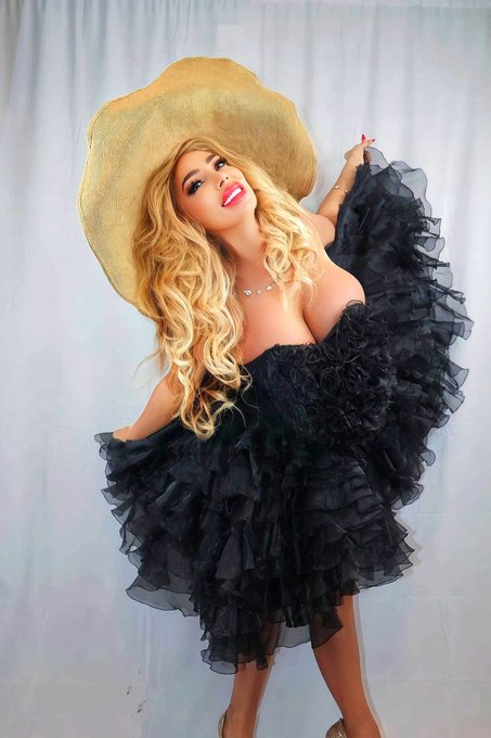 En shooting &agrave; Bruxelles avec Debora Valesquez Fashion Designer........ https://t.co/HzVx8Avej4