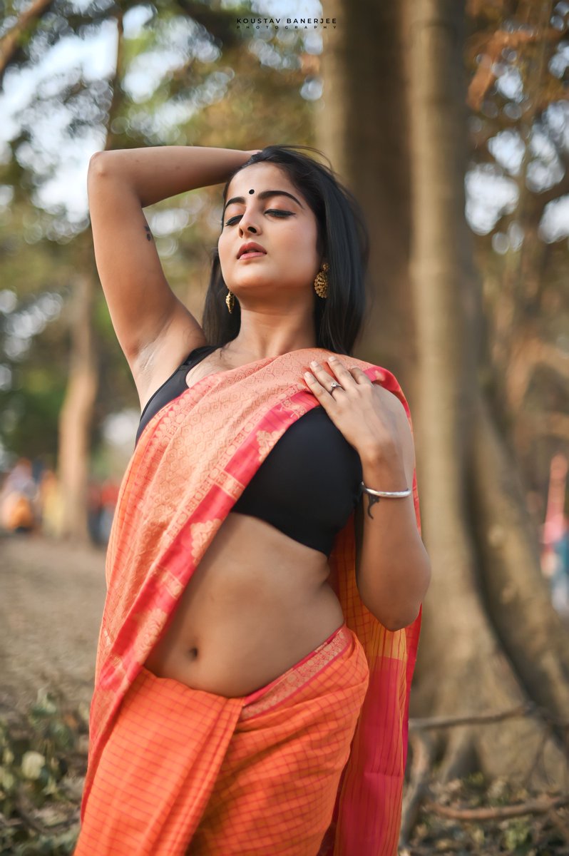 itsjojo_1989's tweet photo. ~ S e c r e t T e m p t a t i o n ~
#nikonbengal #nikonphotography #nikond780 #50mm #boldqueens #modelzone #photographer #navellovers #navelshoutout #seduction #hotbeauty #indianmodels #SareeTwitter #sareetrends #retweet #BoldScenes #expression https://t.co/k5gkYhugen