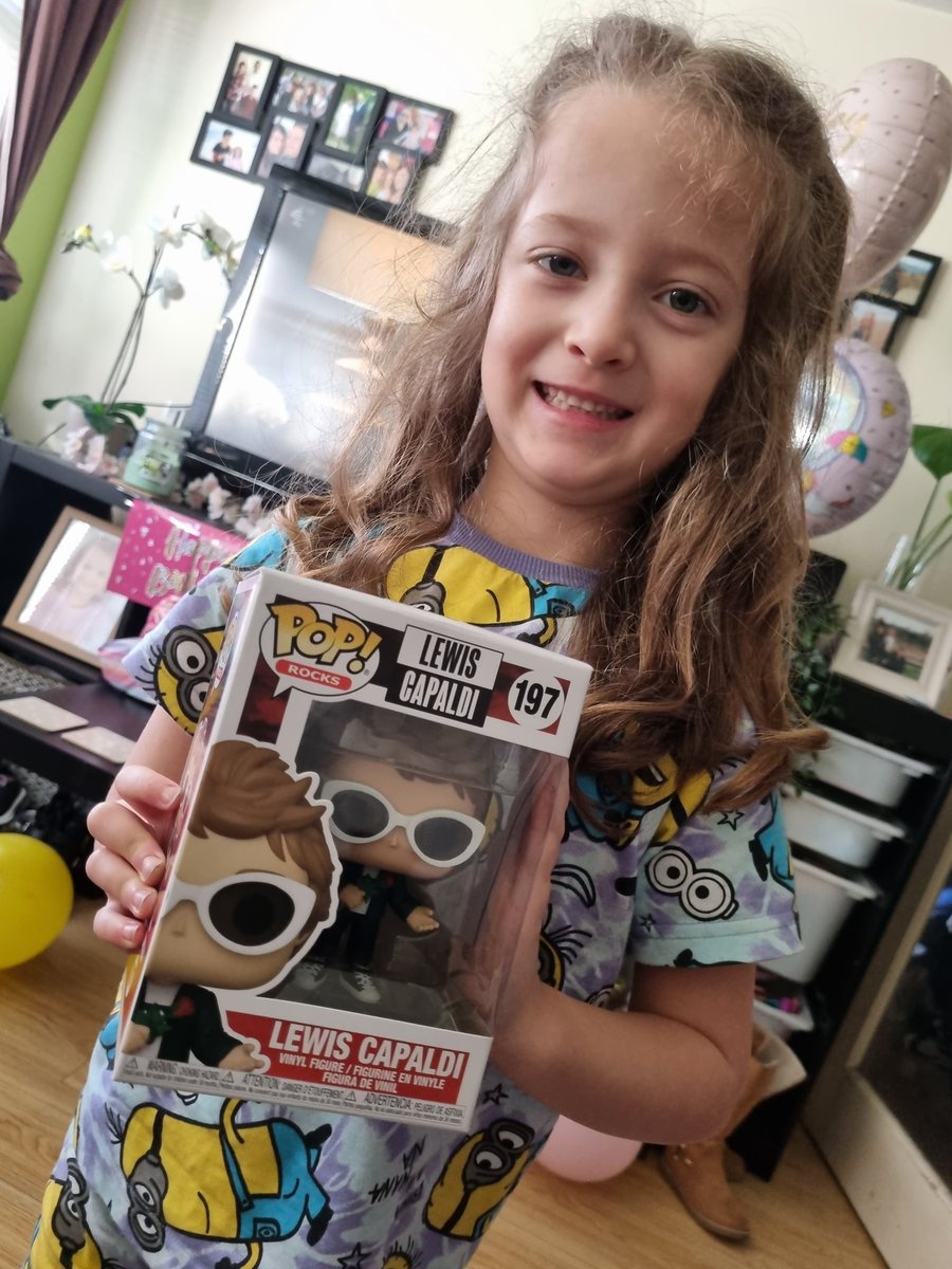 jhancox_x's tweet photo. @LewisCapaldi Are you still selling the new signed album for preorder? Can't find it on your website 😩 My 6yr old Teagan is a huge fan! #LewisCapaldi https://t.co/ZZYXAxKmIt